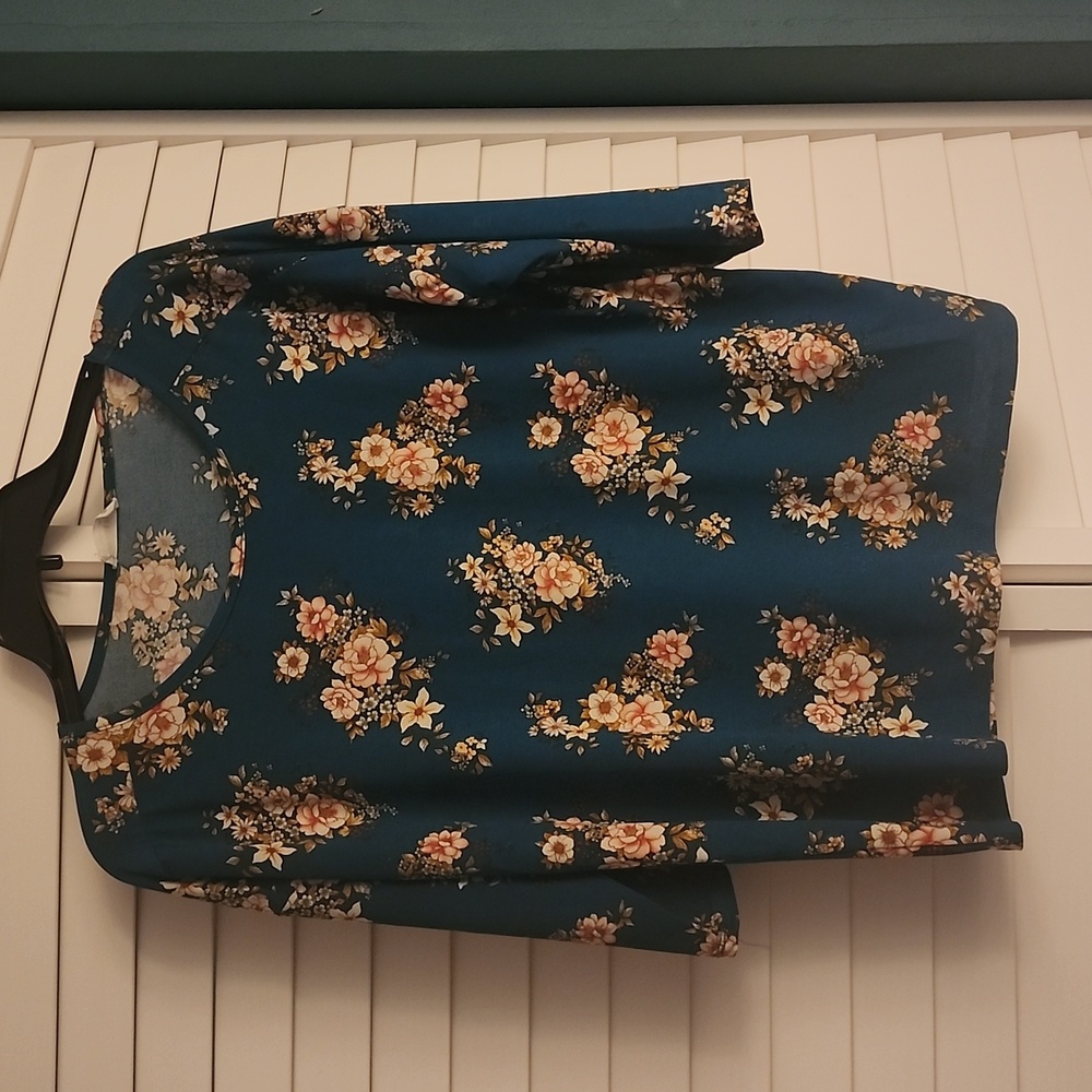 Exclusive One teall flowered top